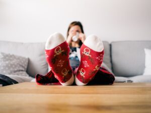 christmas-couch-feet-85842