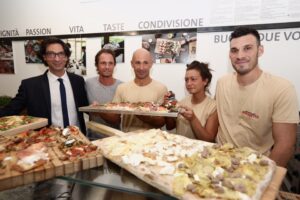 Antonio Tinelli, Fabio Moro (chievo Verona) e ragazzi pizzeria