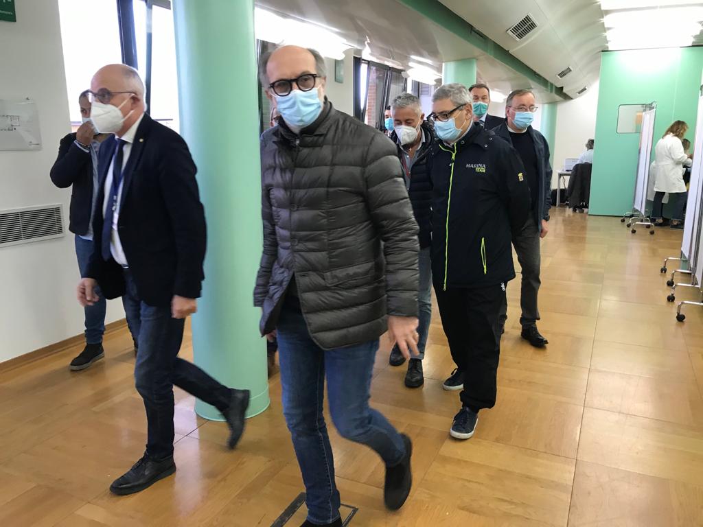 Il vicegovernatore della Regione Riccardo Riccardi al punto tamponi e vaccinazioni nel padiglione dei congressi di Udine Gorizia Fiere a Martignacco