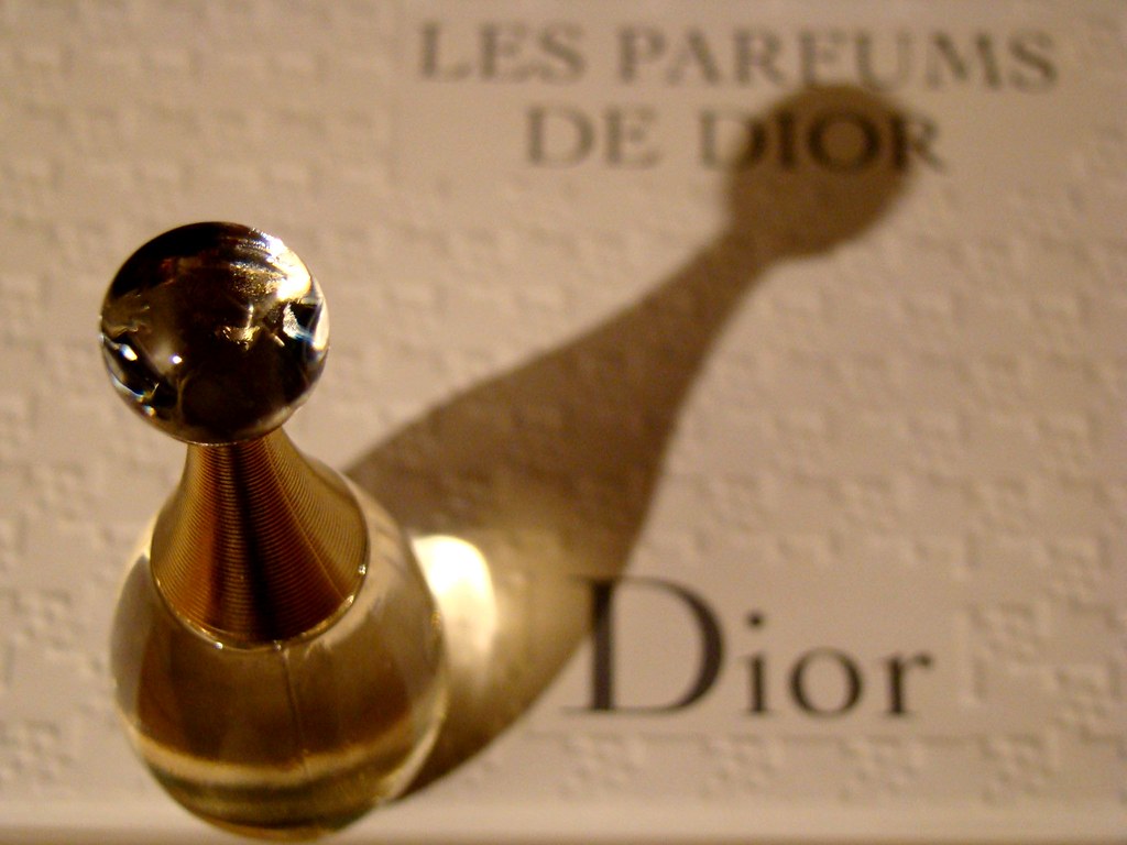 Se siete alla ricerca di un'essenza ricca di fascino ed eleganza, i profumi Dior sono ciò che stavi cercando