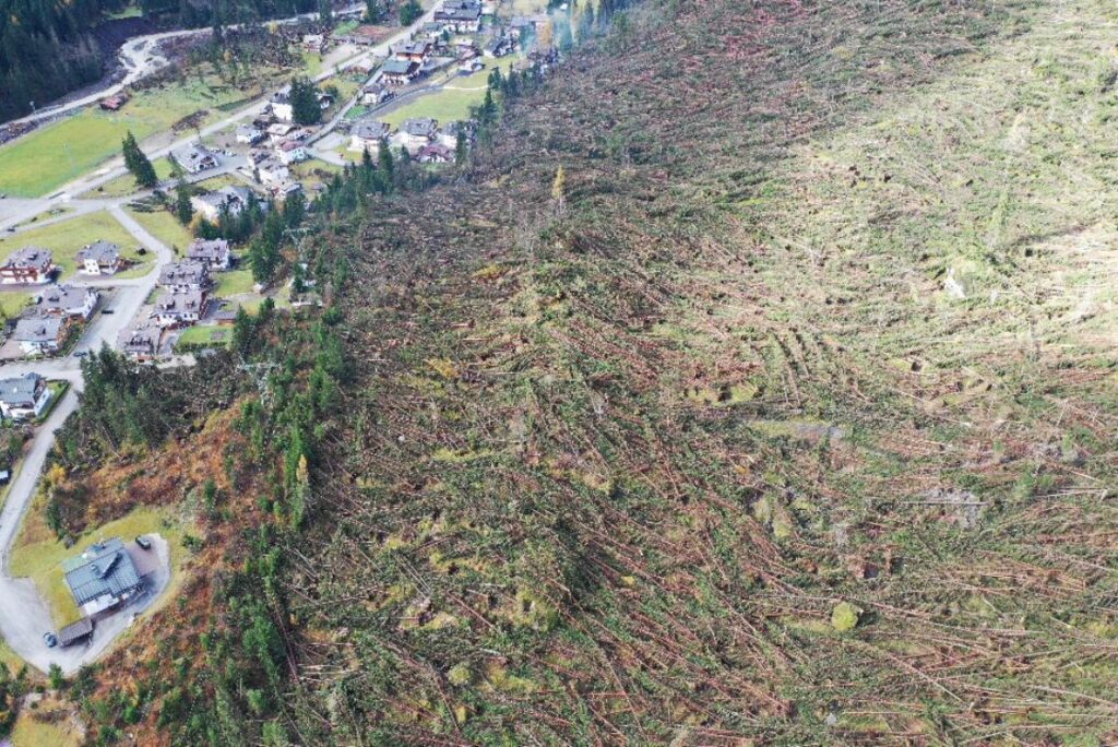 I danni causati dal forte maltempo dei giorni scorsi in Val Pettorina (Belluno), 03 novembre 2018. ANSA/DIEGO RIVA/FOTO RIVA ALLEGHE +++EDITORIAL USE ONLY - NO SALES+++