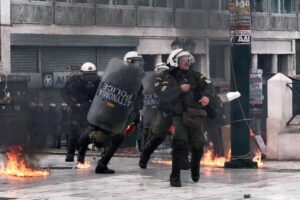 grecia scontri  reuters