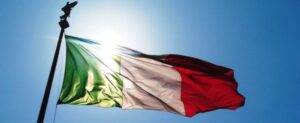 bandiera-tricolore-italiana-e1432374177611-670x274