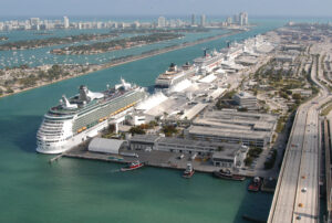 Downtown-Miami-Port-of-Miami-with-View-beach-LS