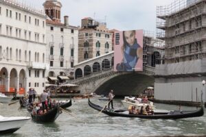 Una panoramica del Canal Grande durante i lavori di restauro, Venezia, 15 luglio 2016. ANSA/ANDREA MEROLA